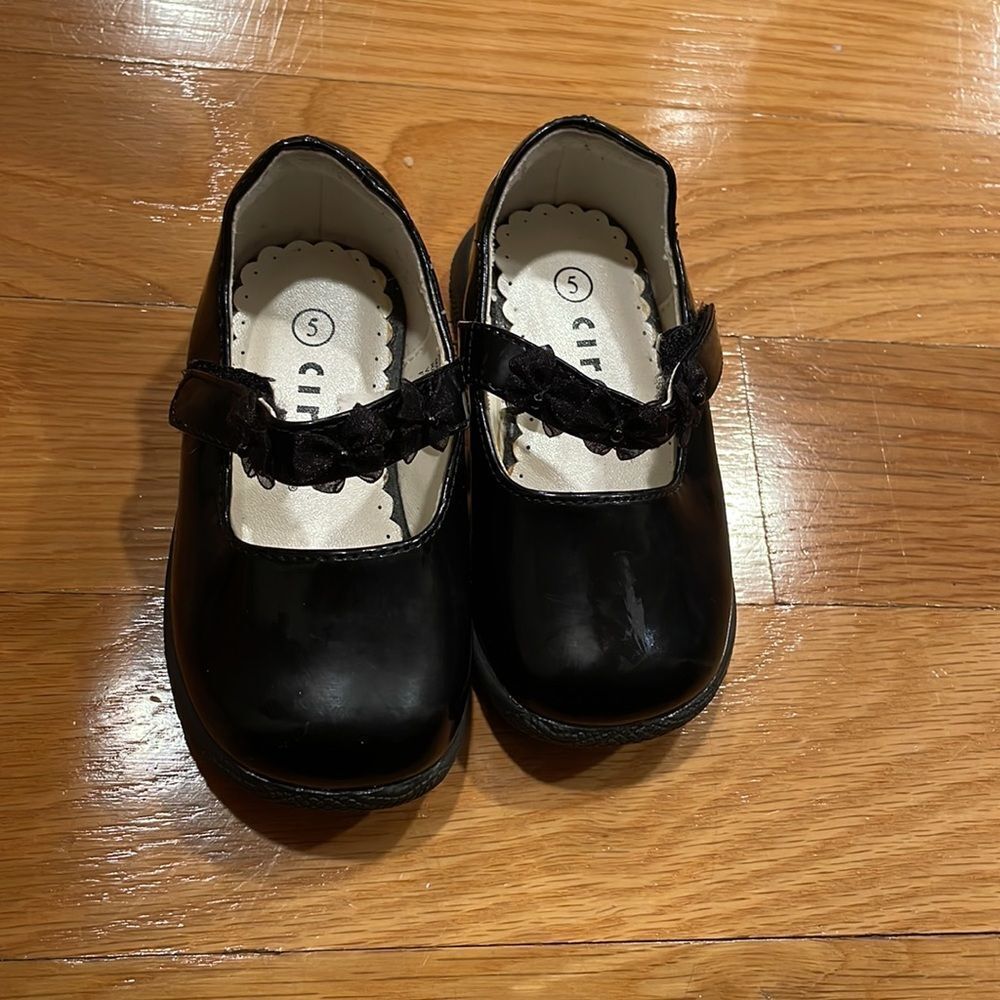 CIRCO Size Toddler 5 Good Condition Except Small Mark - Picture 3 of 3